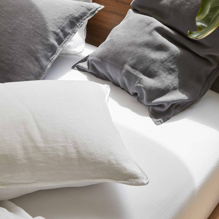 Soft & Airy Linen Fitted Sheet Size Queen in White by Brooklinen