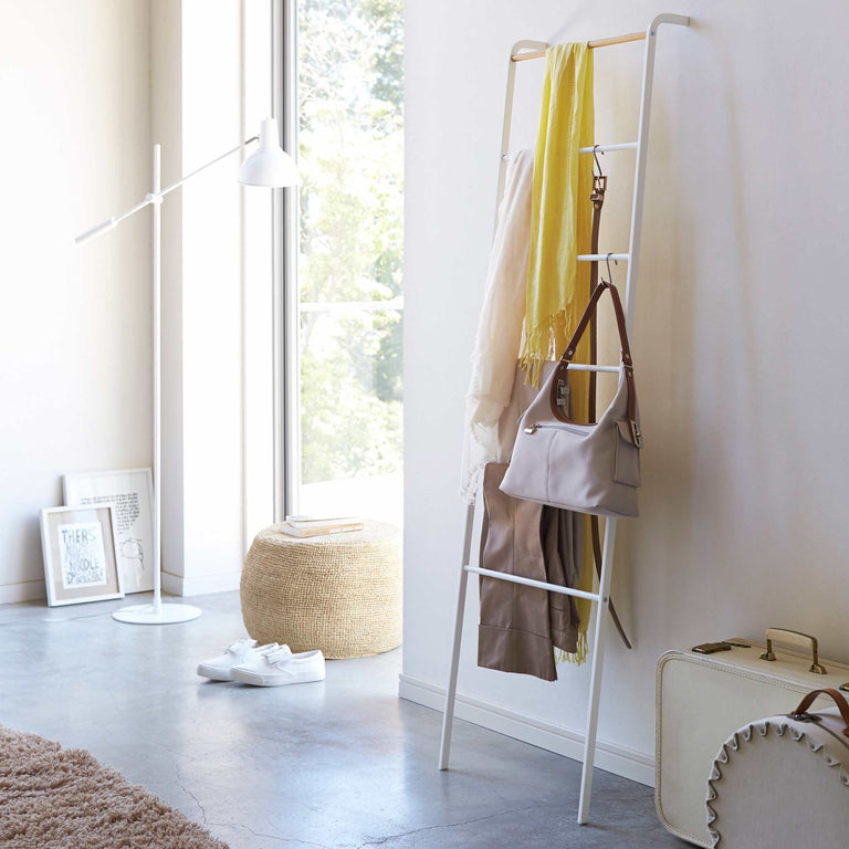Yamazaki leaning clothes clearance rack