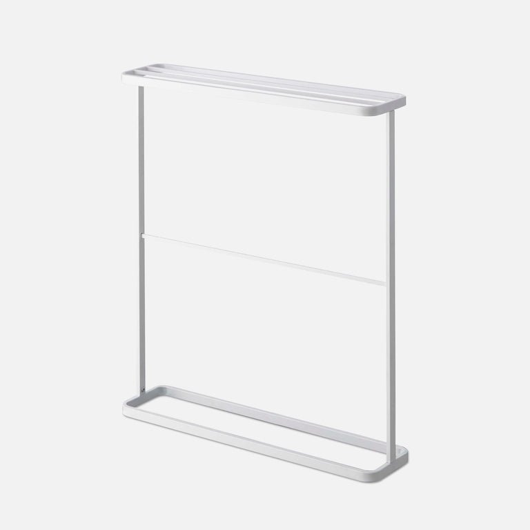 Self standing towel 2025 rack