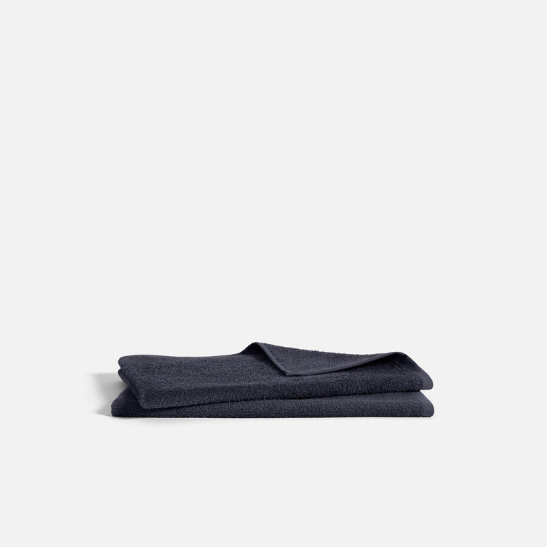 https://www.brooklinen.com/cdn/shop/products/ultralight_hand_towel_graphite_768x.progressive.jpg?v=1675115060