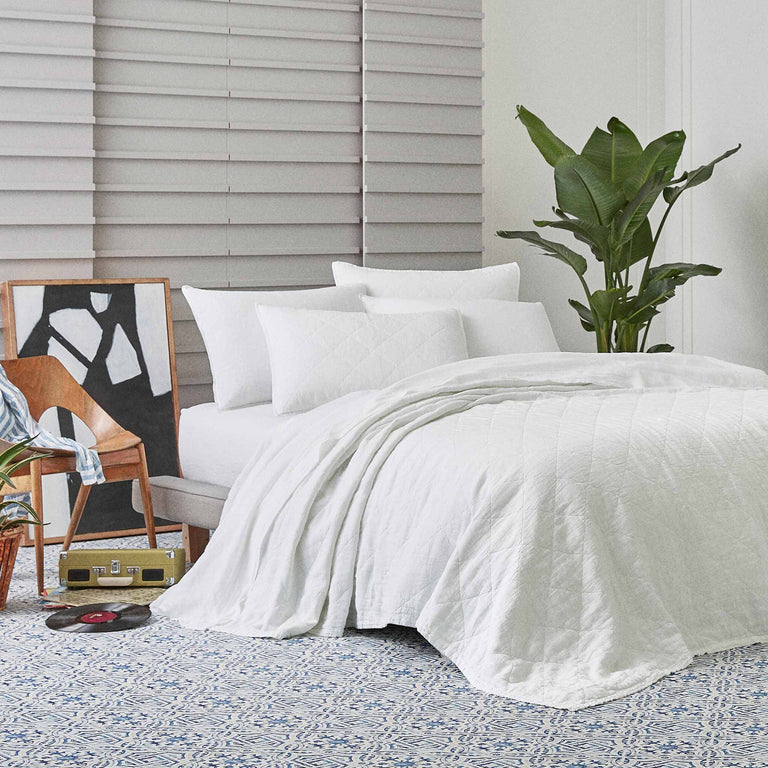 https://www.brooklinen.com/cdn/shop/products/white-diamond-quilt-linen_lifestyle1_70ebf2e7-5cf5-4df2-948e-cf3797a08187_768x.progressive.jpg?v=1558379207